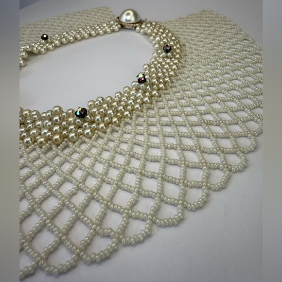 1950s faux pearl bib necklace - Picture 5 of 7